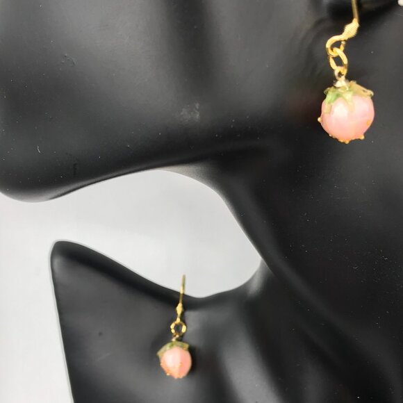 Strawberry Dainty Resin Earrings Gorgeous Strawberries hypoallergenic ear hooks - Picture 8 of 8